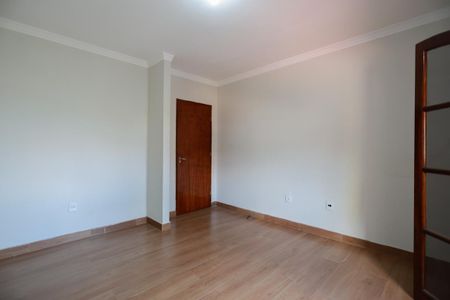Casa à venda com 500m², 3 quartos e 4 vagas Casa à venda com 500m², 3 quartos e 4 vagasCasa 1 - Quarto 2