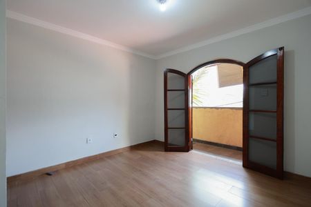 Casa à venda com 500m², 3 quartos e 4 vagas Casa à venda com 500m², 3 quartos e 4 vagasCasa 1 - Quarto 2