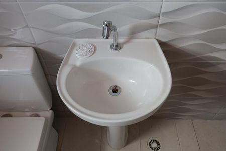 Casa à venda com 500m², 3 quartos e 4 vagas Casa à venda com 500m², 3 quartos e 4 vagasCasa 1 - Banheiro 2