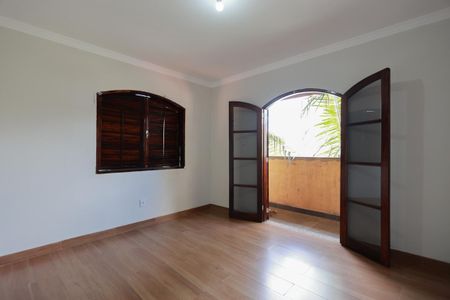 Casa à venda com 500m², 3 quartos e 4 vagas Casa à venda com 500m², 3 quartos e 4 vagasCasa 1 - Quarto 1