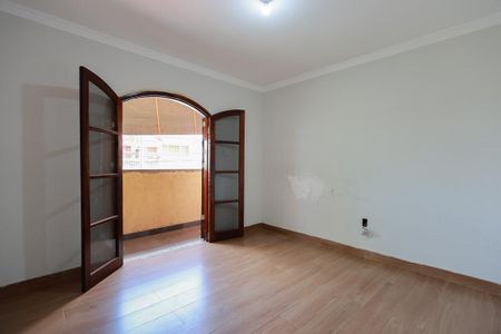 Casa à venda com 500m², 3 quartos e 4 vagas Casa à venda com 500m², 3 quartos e 4 vagasCasa 1 - Quarto 2