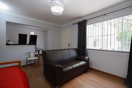 Casa à venda com 500m², 3 quartos e 4 vagas Casa à venda com 500m², 3 quartos e 4 vagasCasa 2 - Sala de estar