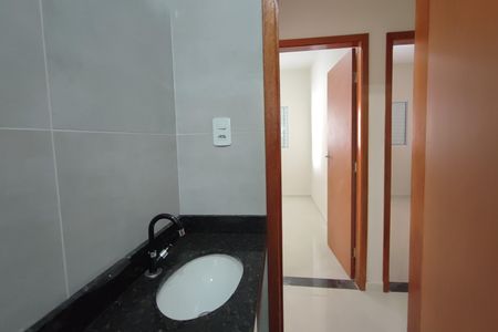 Casa à venda com 122m², 3 quartos e 2 vagas Casa à venda com 122m², 3 quartos e 2 vagasBanheiro Social