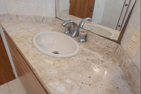 Apartamento à venda com 147m², 3 quartos e 2 vagas Apartamento à venda com 147m², 3 quartos e 2 vagasBanheiro da Suíte