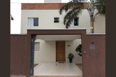 Casa à venda com 118m², 3 quartos e 4 vagas Casa à venda com 118m², 3 quartos e 4 vagasFoto 02