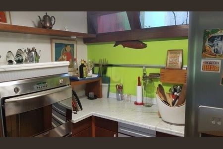 Casa de condomínio à venda com 582m², 4 quartos e 2 vagas