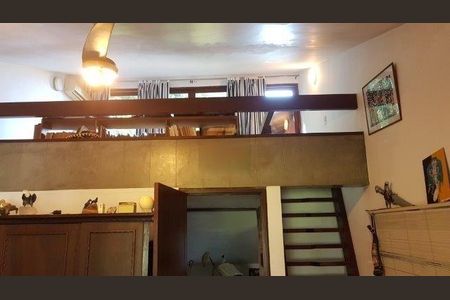 Casa de condomínio à venda com 582m², 4 quartos e 2 vagas