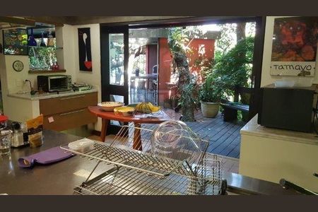 Casa de condomínio à venda com 582m², 4 quartos e 2 vagas