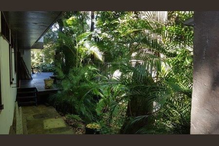 Casa de condomínio à venda com 582m², 4 quartos e 2 vagas