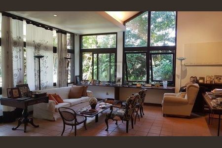 Casa de condomínio à venda com 582m², 4 quartos e 2 vagas