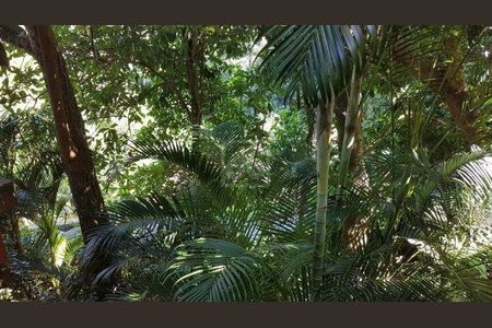 Casa de condomínio à venda com 582m², 4 quartos e 2 vagas