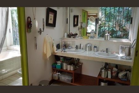Casa de condomínio à venda com 582m², 4 quartos e 2 vagas
