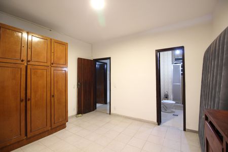 Casa à venda com 260m², 5 quartos e 3 vagasSuíte