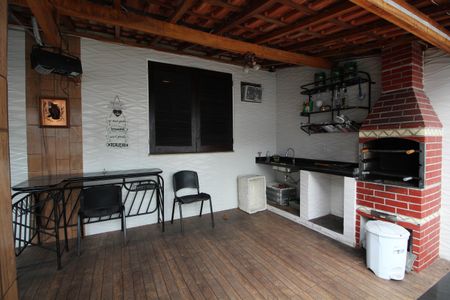 Casa à venda com 260m², 5 quartos e 3 vagasChurrasqueira