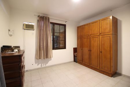 Casa à venda com 260m², 5 quartos e 3 vagasSuíte