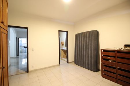 Casa à venda com 260m², 5 quartos e 3 vagasSuíte