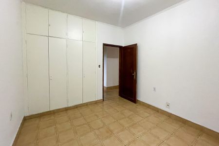 Casa à venda com 360m², 3 quartos e 3 vagas Casa à venda com 360m², 3 quartos e 3 vagasQuarto 3