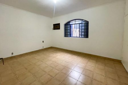 Casa à venda com 360m², 3 quartos e 3 vagas Casa à venda com 360m², 3 quartos e 3 vagasQuarto 2