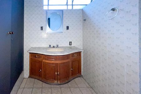 Casa à venda com 360m², 3 quartos e 3 vagas Casa à venda com 360m², 3 quartos e 3 vagasBanheiro 1