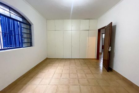 Casa à venda com 360m², 3 quartos e 3 vagas Casa à venda com 360m², 3 quartos e 3 vagasQuarto 2