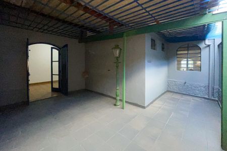 Casa à venda com 360m², 3 quartos e 3 vagas Casa à venda com 360m², 3 quartos e 3 vagasVaranda