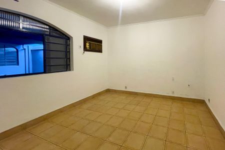 Casa à venda com 360m², 3 quartos e 3 vagas Casa à venda com 360m², 3 quartos e 3 vagasQuarto 1