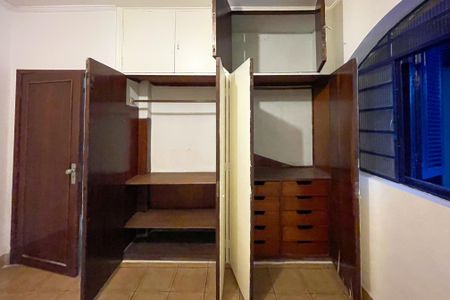 Casa à venda com 360m², 3 quartos e 3 vagas Casa à venda com 360m², 3 quartos e 3 vagasQuarto 1