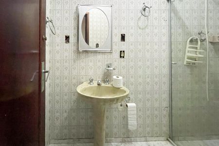 Casa à venda com 360m², 3 quartos e 3 vagas Casa à venda com 360m², 3 quartos e 3 vagasBanheiro 2