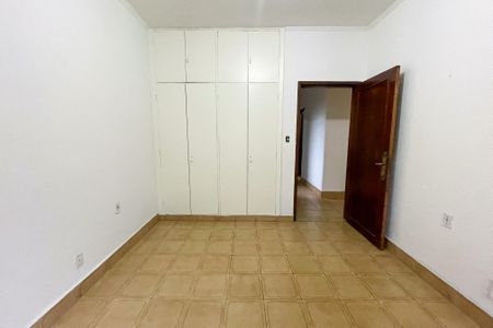 Casa à venda com 360m², 3 quartos e 3 vagas Casa à venda com 360m², 3 quartos e 3 vagasQuarto 3