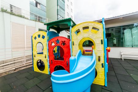 Apartamento à venda com 108m², 3 quartos e 2 vagasÁrea comum - Playground