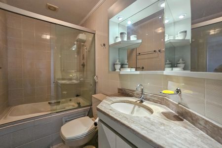 Apartamento para alugar com 165m², 3 quartos e 3 vagas Apartamento para alugar com 165m², 3 quartos e 3 vagasBanheiro da Suíte