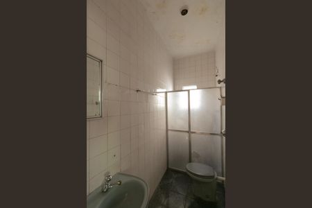 Casa à venda com 300m², 5 quartos e 5 vagas Casa à venda com 300m², 5 quartos e 5 vagasBanheiro