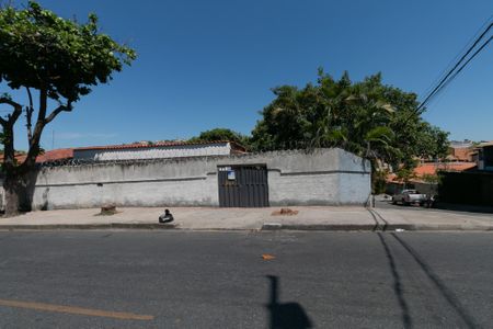 Casa à venda com 300m², 5 quartos e 5 vagas Casa à venda com 300m², 5 quartos e 5 vagasFachada