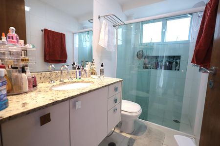 Apartamento à venda com 127m², 3 quartos e 3 vagasBanheiro da Suíte 2