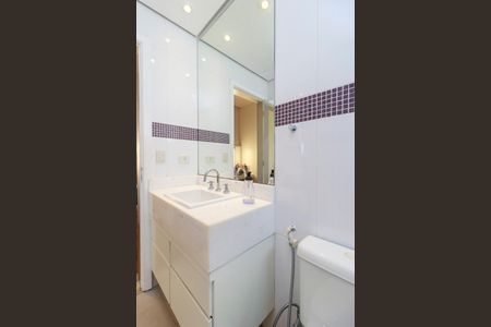 Casa de condomínio à venda com 447m², 4 quartos e 5 vagas Casa de condomínio à venda com 447m², 4 quartos e 5 vagasSuíte 4 - Banheiro