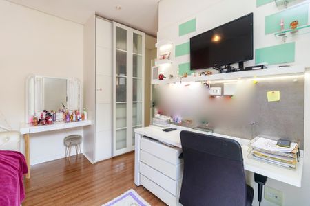 Casa de condomínio à venda com 447m², 4 quartos e 5 vagas Casa de condomínio à venda com 447m², 4 quartos e 5 vagasSuíte 3