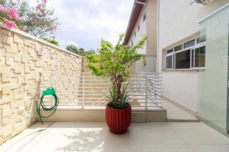 Casa de condomínio à venda com 447m², 4 quartos e 5 vagas Casa de condomínio à venda com 447m², 4 quartos e 5 vagasÁrea Externa