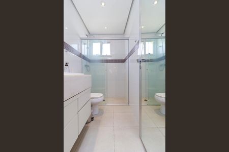 Casa de condomínio à venda com 447m², 4 quartos e 5 vagas Casa de condomínio à venda com 447m², 4 quartos e 5 vagasSuíte 4 - Banheiro