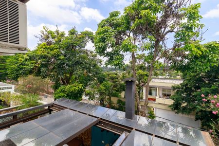 Casa de condomínio à venda com 447m², 4 quartos e 5 vagas Casa de condomínio à venda com 447m², 4 quartos e 5 vagasSuíte 2 - Vista