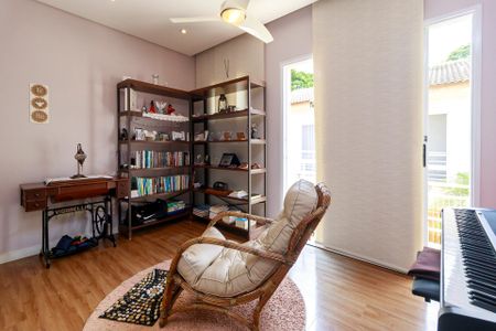 Casa de condomínio à venda com 447m², 4 quartos e 5 vagas Casa de condomínio à venda com 447m², 4 quartos e 5 vagasSala Privativa