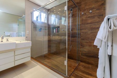 Casa de condomínio à venda com 447m², 4 quartos e 5 vagas Casa de condomínio à venda com 447m², 4 quartos e 5 vagasSuíte Principal - Banheiro