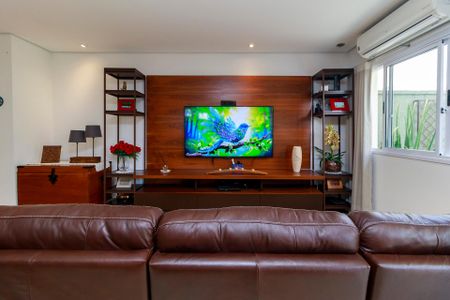 Casa de condomínio à venda com 447m², 4 quartos e 5 vagas Casa de condomínio à venda com 447m², 4 quartos e 5 vagasSala