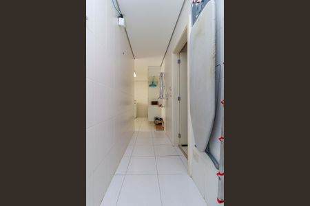 Casa de condomínio à venda com 447m², 4 quartos e 5 vagas Casa de condomínio à venda com 447m², 4 quartos e 5 vagasÁrea de Serviço