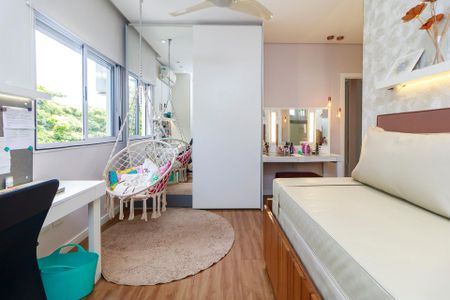 Casa de condomínio à venda com 447m², 4 quartos e 5 vagas Casa de condomínio à venda com 447m², 4 quartos e 5 vagasSuíte 4