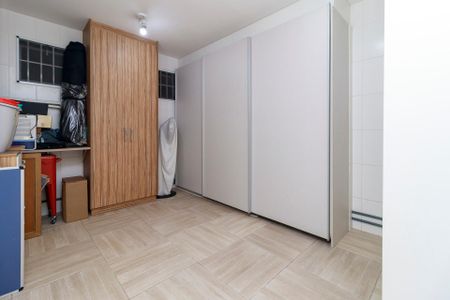 Casa de condomínio à venda com 447m², 4 quartos e 5 vagas Casa de condomínio à venda com 447m², 4 quartos e 5 vagasDepósito