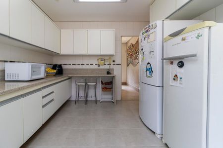 Casa de condomínio à venda com 447m², 4 quartos e 5 vagas Casa de condomínio à venda com 447m², 4 quartos e 5 vagasCozinha