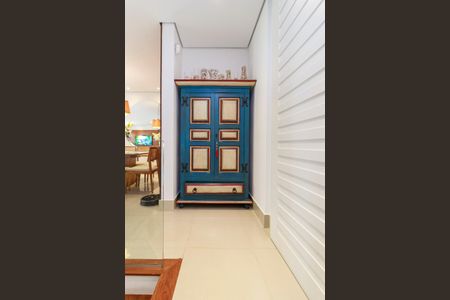 Casa de condomínio à venda com 447m², 4 quartos e 5 vagas Casa de condomínio à venda com 447m², 4 quartos e 5 vagasSala