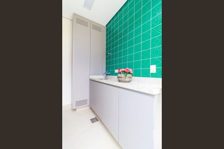 Casa de condomínio à venda com 447m², 4 quartos e 5 vagas Casa de condomínio à venda com 447m², 4 quartos e 5 vagasApoio - Área de Serviço