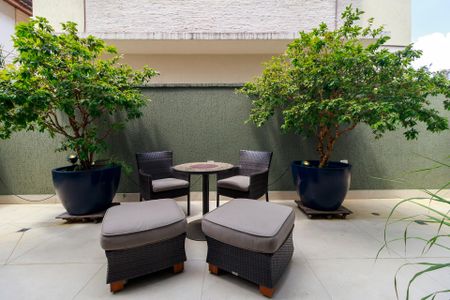 Casa de condomínio à venda com 447m², 4 quartos e 5 vagas Casa de condomínio à venda com 447m², 4 quartos e 5 vagasQuintal