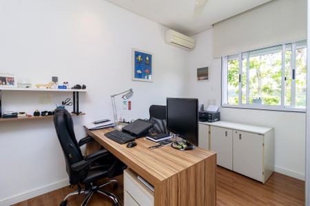 Casa de condomínio à venda com 447m², 4 quartos e 5 vagas Casa de condomínio à venda com 447m², 4 quartos e 5 vagasSuíte 2